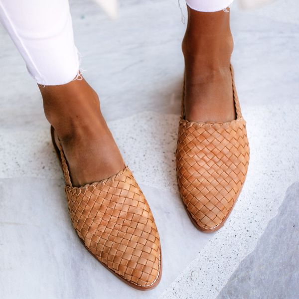 2022 lady sheepskin leather ladies flat heels sandals shoes pillage pionted-toe braided buckle summer europe and america the catwalk slip-on, Black
2022 lady sheepskin leather ladies flat heels sandals shoes pillage pionted-toe braided buckle summer europe and america the catwalk slip-on, Black
