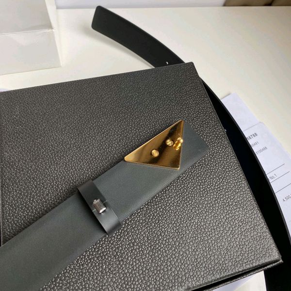 men gold buckle leather black belt luxury designer leather belts adjustable with box, Black;brown
men gold buckle leather black belt luxury designer leather belts adjustable with box, Black;brown