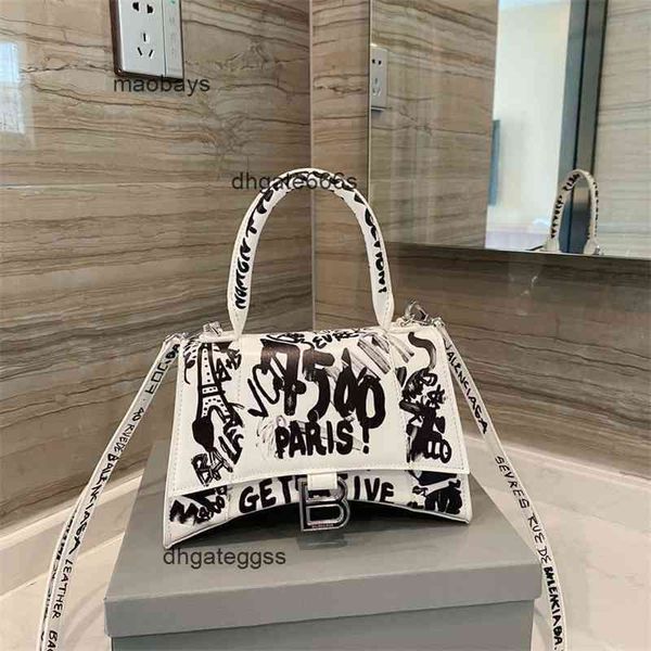 balencaigass handbags italy new hourglass bags handbag trend graffiti hourglass popular personality women's single shoulder m 5a qualit
balencaigass handbags italy new hourglass bags handbag trend graffiti hourglass popular personality women's single shoulder m 5a qualit