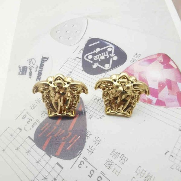 new fashion trend jewelry luxury quality designer wholesale fan family temperament gold high-end earrings female, Silver
new fashion trend jewelry luxury quality designer wholesale fan family temperament gold high-end earrings female, Silver