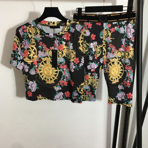 retro yoga sports tracksuits suit flower printed short sleeved t shirt webbing elastic waist thin five point shorts tight pants, Gray
retro yoga sports tracksuits suit flower printed short sleeved t shirt webbing elastic waist thin five point shorts tight pants, Gray