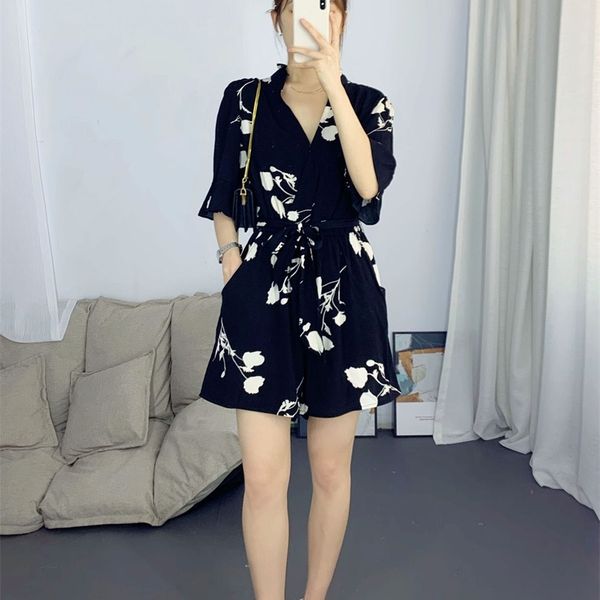 women jumpsuit spring summer 2020 new jumpsuit fashion sweet retro rose print v neck loose jumpsuit shorts t200704, Black;white
women jumpsuit spring summer 2020 new jumpsuit fashion sweet retro rose print v neck loose jumpsuit shorts t200704, Black;white