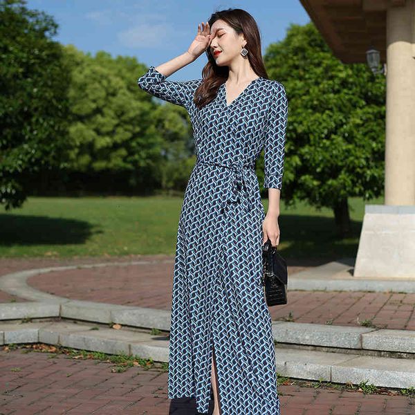 casual dresses spring and autumn wrap skirt blue background print celebrity temperament slim long dress women, Black;gray
casual dresses spring and autumn wrap skirt blue background print celebrity temperament slim long dress women, Black;gray