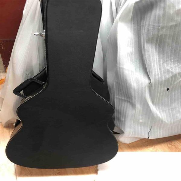 black hardcase for the ordered acoustic guitar307u
black hardcase for the ordered acoustic guitar307u