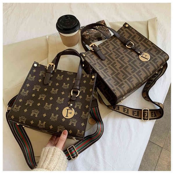 75% off clearance outlet sale printing texture single shoulder diagonal bag large capacity portable tote bag
75% off clearance outlet sale printing texture single shoulder diagonal bag large capacity portable tote bag