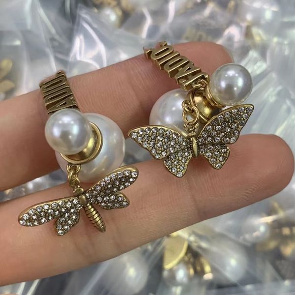 2022 new d home di full diamond butterfly dragonfly letter ja asymmetric pearl earrings female, Golden
2022 new d home di full diamond butterfly dragonfly letter ja asymmetric pearl earrings female, Golden