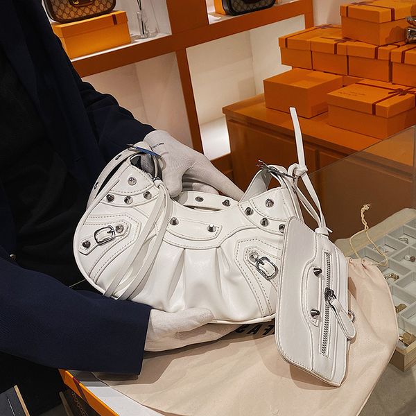 bag single women's 2022 spring fashion armpit messenger rivet semicircle bags trendy baguette mini shoulder handbag casual
bag single women's 2022 spring fashion armpit messenger rivet semicircle bags trendy baguette mini shoulder handbag casual