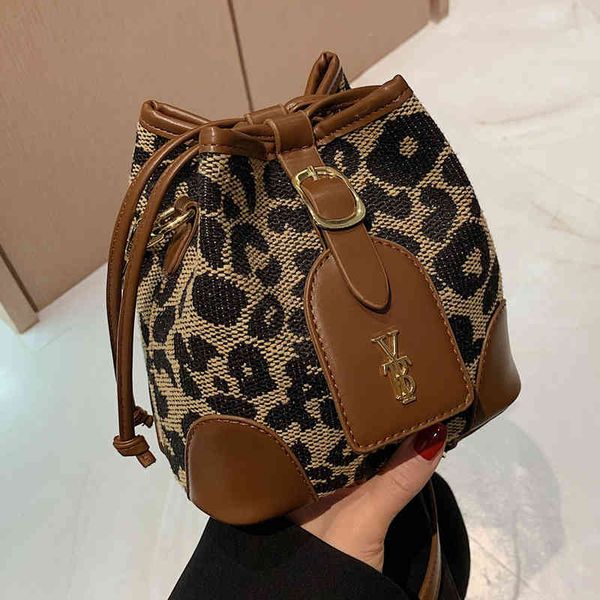 ins niche 2022 brand trend fashion design versatile ladies bags t3u9 handbag shoulder bag messenger bag
ins niche 2022 brand trend fashion design versatile ladies bags t3u9 handbag shoulder bag messenger bag