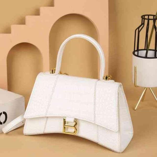 designer luxury handbags 2022 autumn and winter fashion b home hourglass bag small square high texture half moon messenger women's hand
designer luxury handbags 2022 autumn and winter fashion b home hourglass bag small square high texture half moon messenger women's hand