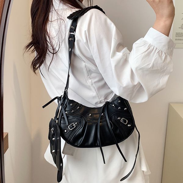 2022 wrinkled bag locomotive soft leather underarm tote single messenger rivet semicircle bags trendy baguette mini shoulder handbag casual
2022 wrinkled bag locomotive soft leather underarm tote single messenger rivet semicircle bags trendy baguette mini shoulder handbag casual