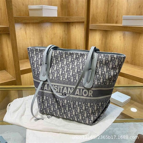 68% off bag fashion printed large women's autumn and winter new fashion korean version portable tote bag commuter backpack
68% off bag fashion printed large women's autumn and winter new fashion korean version portable tote bag commuter backpack