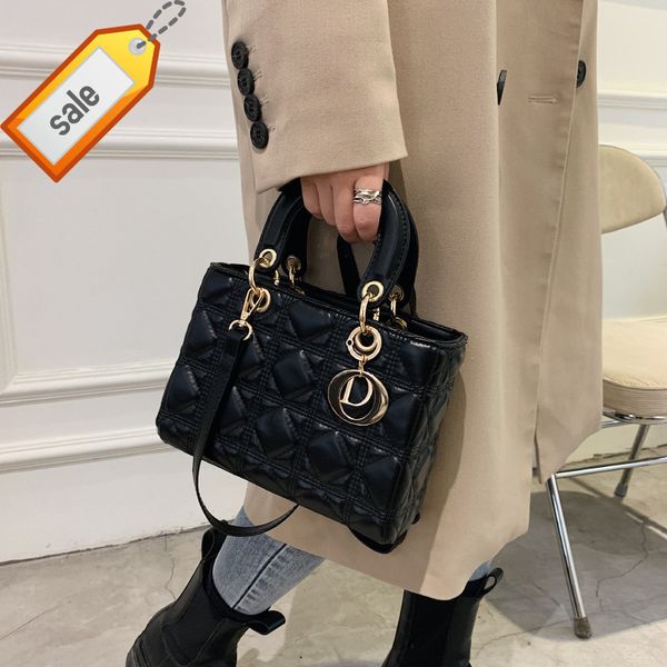autumn 2021 new fashion portable rhombic lattice women's capacity ladies tassel shoulder bag large letter handbag casual factory outlet
autumn 2021 new fashion portable rhombic lattice women's capacity ladies tassel shoulder bag large letter handbag casual factory outlet