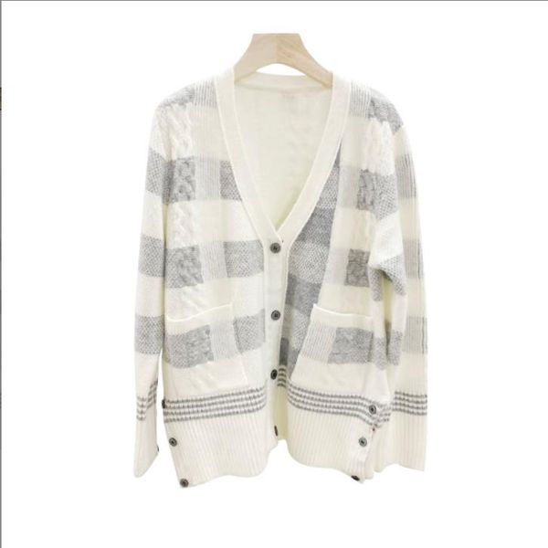 212 2022 spring summer brand same style sweaters v neck cardigan black white long sleeve sweater women clothes fangle, White;black
212 2022 spring summer brand same style sweaters v neck cardigan black white long sleeve sweater women clothes fangle, White;black