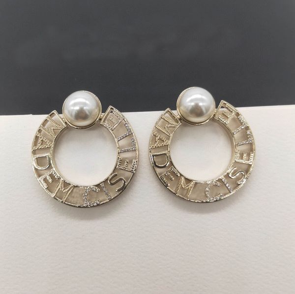 2022 charm stud earring with diamond and words nature shell beads in 18k gold plated for women wedding jewelry gift have box stamp ps7694, Golden
2022 charm stud earring with diamond and words nature shell beads in 18k gold plated for women wedding jewelry gift have box stamp ps7694, Golden
