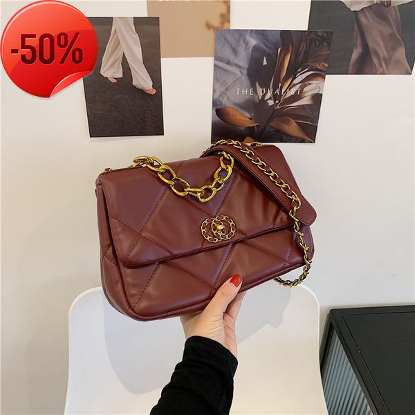 luxury designernet red texture small female 2022 new chain fashion one shoulder messenger bag
luxury designernet red texture small female 2022 new chain fashion one shoulder messenger bag