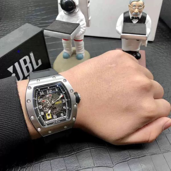 business leisure personalized mens calendar full automatic mechanical watch movement atmosphere is unique, Slivery;brown
business leisure personalized mens calendar full automatic mechanical watch movement atmosphere is unique, Slivery;brown