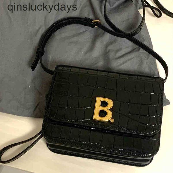 women luxury blencaigas handbags 2022 fashion bag b button tofu crocodile small square leather women's single shoulder messenger
women luxury blencaigas handbags 2022 fashion bag b button tofu crocodile small square leather women's single shoulder messenger