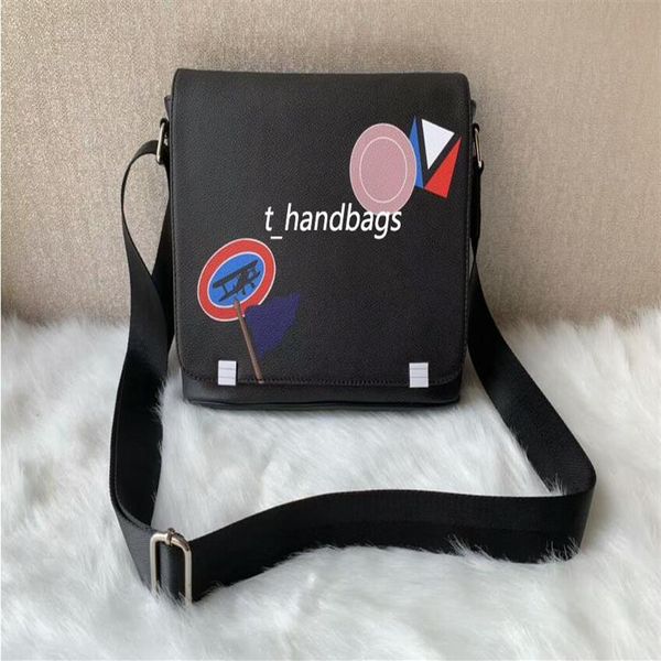 famous classic designer fashion men leather briefcase messenger bags cross body school bookbag shoulder bag 26cm 2102216i
famous classic designer fashion men leather briefcase messenger bags cross body school bookbag shoulder bag 26cm 2102216i
