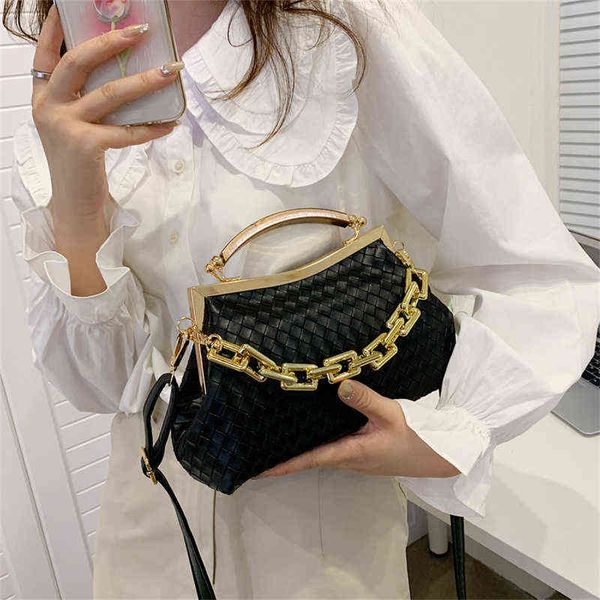 metal handle small weave pu leather crossbody bag for women 2022 winter brand fashion handbags for women chain shoulder bags
metal handle small weave pu leather crossbody bag for women 2022 winter brand fashion handbags for women chain shoulder bags
