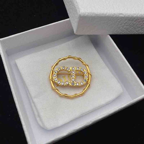 brooch 21 new fashion rope winding letter full diamond brooch women's brass high-grade, Gray
brooch 21 new fashion rope winding letter full diamond brooch women's brass high-grade, Gray