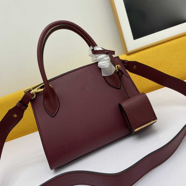 new cowhide palm print leather women's bag portable single shoulder messenger bags flap bag stripe handbag
new cowhide palm print leather women's bag portable single shoulder messenger bags flap bag stripe handbag