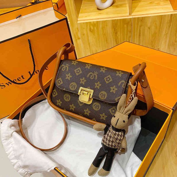2022 factory wholesale new high texture fashion spring and summer retro contrast hand single shoulder printed armpit bag foreign style
2022 factory wholesale new high texture fashion spring and summer retro contrast hand single shoulder printed armpit bag foreign style