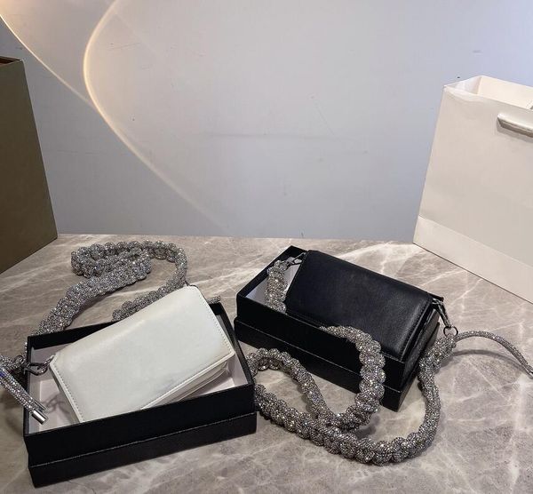 luxury individuality diamonds removable chain shoulder bag new bags classic ladies leather clutch fashion solid color simple messenger bag
luxury individuality diamonds removable chain shoulder bag new bags classic ladies leather clutch fashion solid color simple messenger bag