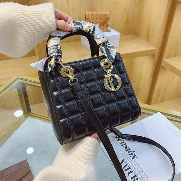 preferential long female 2022 new french fashion texture princess of wales bride wedding red handbag luxury designer 
preferential long female 2022 new french fashion texture princess of wales bride wedding red handbag luxury designer
