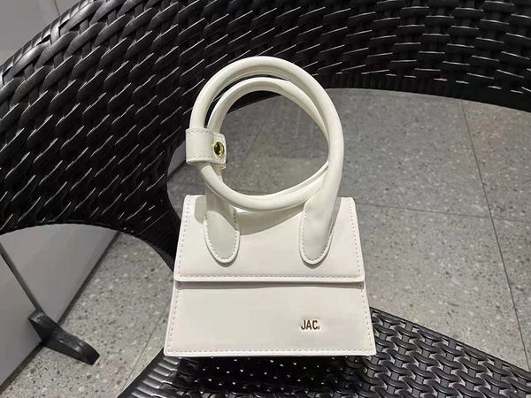 2022 luxury designer women's evening bag adjustable buckle handle handbag crossbody bags 18x8x25cm
2022 luxury designer women's evening bag adjustable buckle handle handbag crossbody bags 18x8x25cm