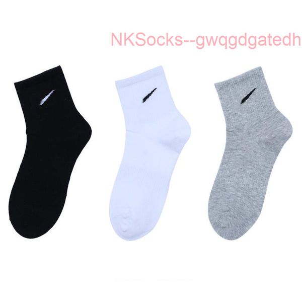 classic fashion men's socks gift box stockings hook brand black white gray medium tube sports cotton sweat absorbing sock men women lux
classic fashion men's socks gift box stockings hook brand black white gray medium tube sports cotton sweat absorbing sock men women lux