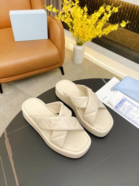 designer luxury slippers women sandals flat slides black white canvas lace rubber woody womens fashion outdoor shoes with dust bag 0601
designer luxury slippers women sandals flat slides black white canvas lace rubber woody womens fashion outdoor shoes with dust bag 0601