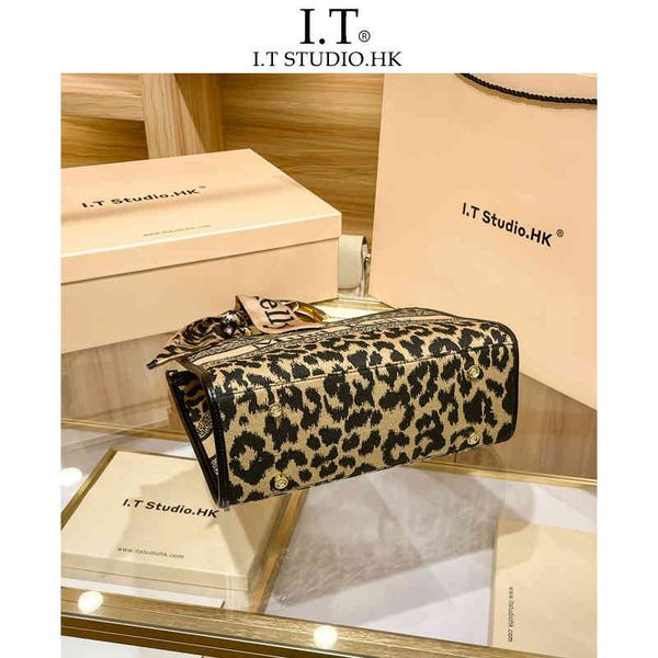 new fashion trend luxury brand designer bag wholesale kong 2022 high-grade versatile embroidery high-capacity portable one shoulder tote for
new fashion trend luxury brand designer bag wholesale kong 2022 high-grade versatile embroidery high-capacity portable one shoulder tote for
