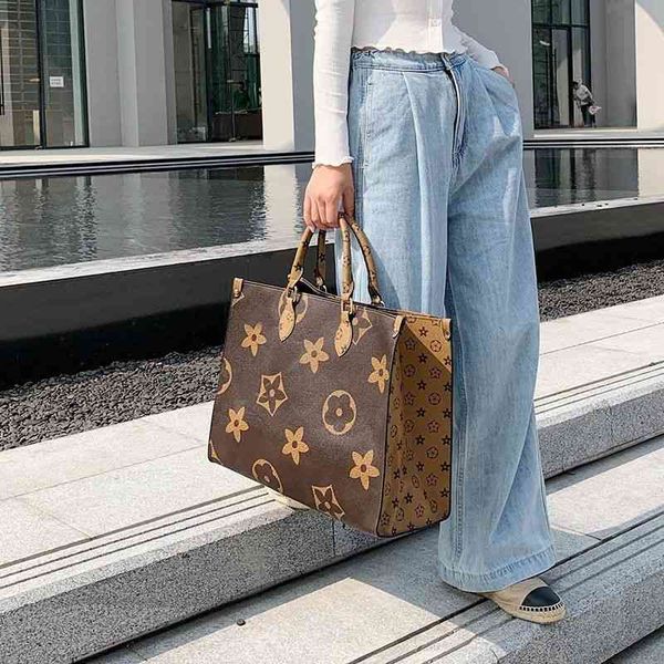 2022 factory wholesale new japan and south korea popular fashion old flower shopping show style versatile large capacity hand bag for female
2022 factory wholesale new japan and south korea popular fashion old flower shopping show style versatile large capacity hand bag for female