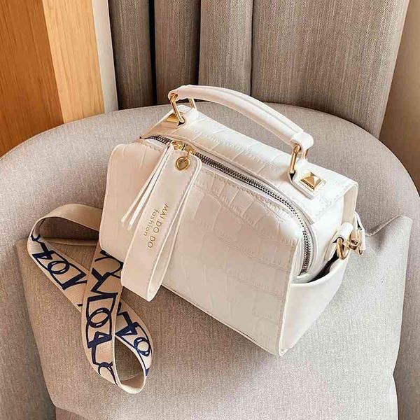 ins net red broadband soft leather bag 2022 new design sense this year's popular female messenger is small luxury designer
ins net red broadband soft leather bag 2022 new design sense this year's popular female messenger is small luxury designer
