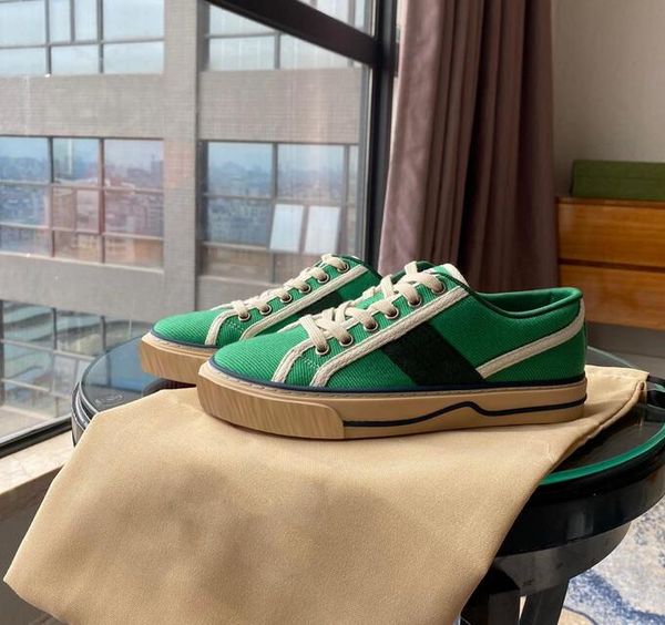 2022 new men's tennis casual shoes canvas shoes bee embroidery stripe washed jacquard denim women's rubber sole embroidered retro, Black
2022 new men's tennis casual shoes canvas shoes bee embroidery stripe washed jacquard denim women's rubber sole embroidered retro, Black