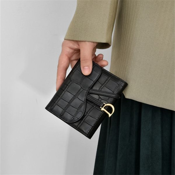 factory promotion wallet women's short 2022 new embossed buckle multi position three fold card bag zero wallet, Red;black
factory promotion wallet women's short 2022 new embossed buckle multi position three fold card bag zero wallet, Red;black