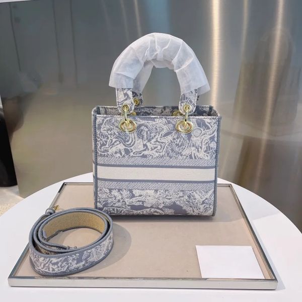 designer messenger small bags women's 2020 new catwalk models women's bag jacquard dianabag fashion all-match shoulder handbag
designer messenger small bags women's 2020 new catwalk models women's bag jacquard dianabag fashion all-match shoulder handbag
