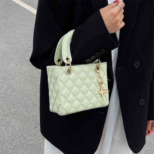 lingge embroidered thread small 2022 new korean women's versatile single shoulder messenger bag portable princess bag luxury designer 
lingge embroidered thread small 2022 new korean women's versatile single shoulder messenger bag portable princess bag luxury designer