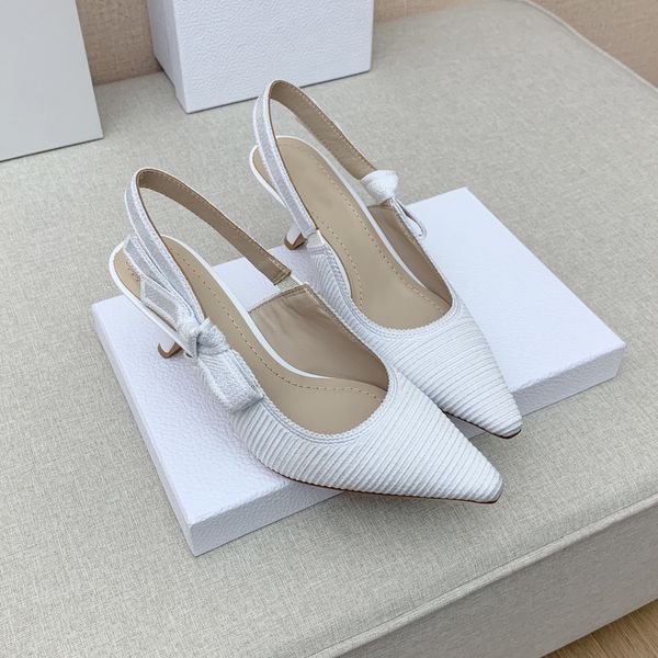 the latest high-end comfortable middle heel sandals in spring and summer of 2022 women euro 33-44 us 3-13, Black
the latest high-end comfortable middle heel sandals in spring and summer of 2022 women euro 33-44 us 3-13, Black