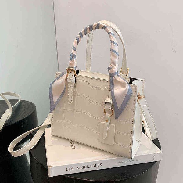 2022 new fashion all-match ladies mini handbag small bag women's summer msenger silk scarf portable
2022 new fashion all-match ladies mini handbag small bag women's summer msenger silk scarf portable