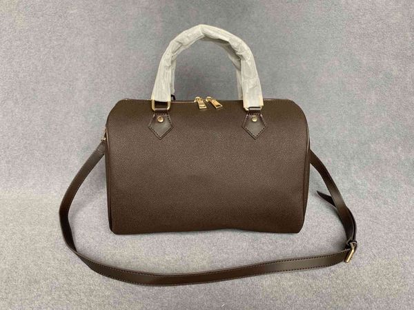2023 new women messenger travel bag classic style fashion bags shoulder bags lady totes handbags 30 cm with key lock 112xcd #87400
2023 new women messenger travel bag classic style fashion bags shoulder bags lady totes handbags 30 cm with key lock 112xcd #87400