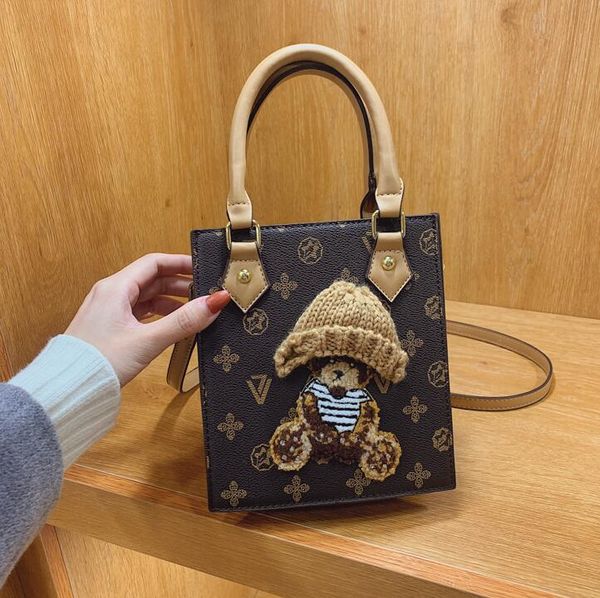 ladies leather bags this year's popular printed handbags sweet cute cartoon embroidered handbag street personality vertical contrast le
ladies leather bags this year's popular printed handbags sweet cute cartoon embroidered handbag street personality vertical contrast le