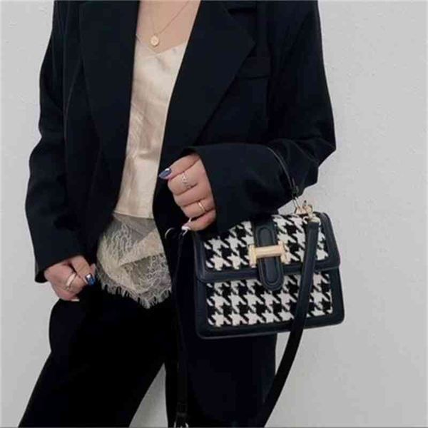 the new designer handbags ceekay niche small bag female 2022 fashion high sense foreign style single shoulder msenger 
the new designer handbags ceekay niche small bag female 2022 fashion high sense foreign style single shoulder msenger