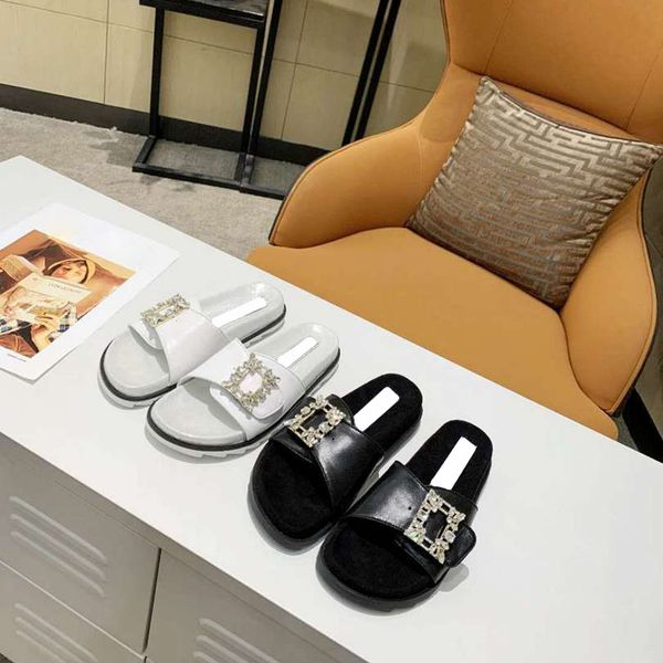 designer square crystal buckle slippers women flat slipper summer fashion white black sandals beach slides size 35-40
designer square crystal buckle slippers women flat slipper summer fashion white black sandals beach slides size 35-40