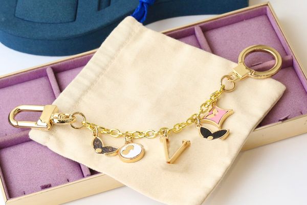 keychain luxurys designers brand key chain men carkeyring women buckle keychains bags pendant exquisite gift with box dustbag, Silver
keychain luxurys designers brand key chain men carkeyring women buckle keychains bags pendant exquisite gift with box dustbag, Silver