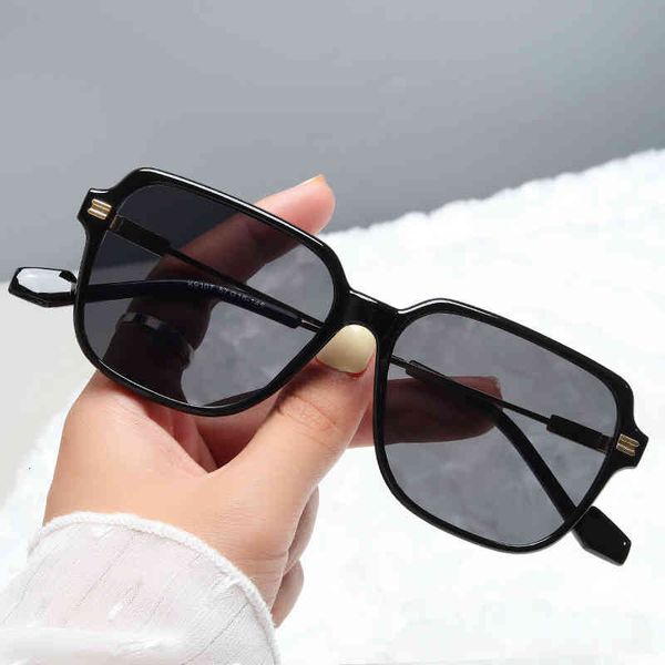 women sunglasses luxury brand designer metal large frame version street shooting same sunglass vintage sun glasses for men ladies eyewear, White;black
women sunglasses luxury brand designer metal large frame version street shooting same sunglass vintage sun glasses for men ladies eyewear, White;black