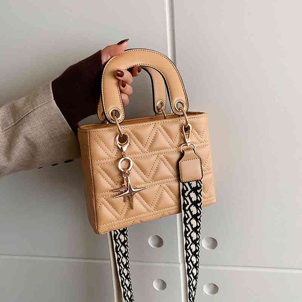 new women's bag spring summer fashion shoulder version versatile portable small square women wholesale western style ladies designer ba
new women's bag spring summer fashion shoulder version versatile portable small square women wholesale western style ladies designer ba