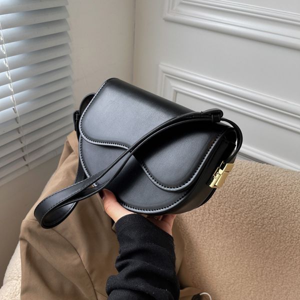 fashion simple saddle ladies shoulder bag pu leather handbag womens luxury retro solid messenger bag woman 2022
fashion simple saddle ladies shoulder bag pu leather handbag womens luxury retro solid messenger bag woman 2022