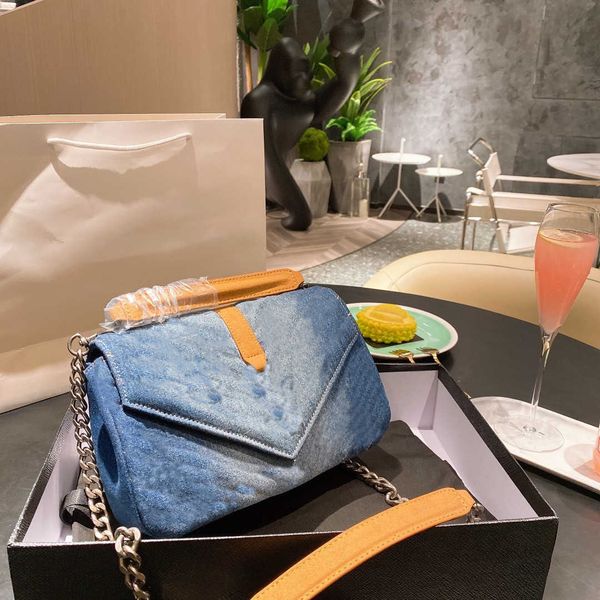 washed denim bag feels soft and comfortable chubby appearance practical full mark van restoring ancient ways is very joker
washed denim bag feels soft and comfortable chubby appearance practical full mark van restoring ancient ways is very joker
