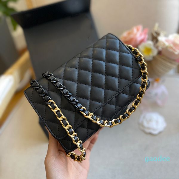 2022 womens wallet with two-tone chain card holder bags classic mini flap quilted gold matelasse chain crossbody shoulder, Red;black
2022 womens wallet with two-tone chain card holder bags classic mini flap quilted gold matelasse chain crossbody shoulder, Red;black